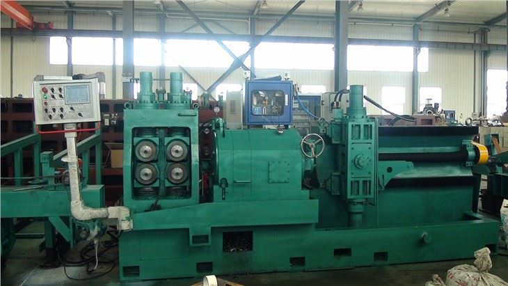 High Efficiency With Low Price Semi-auto Round Bar Centerless Peeling Machine